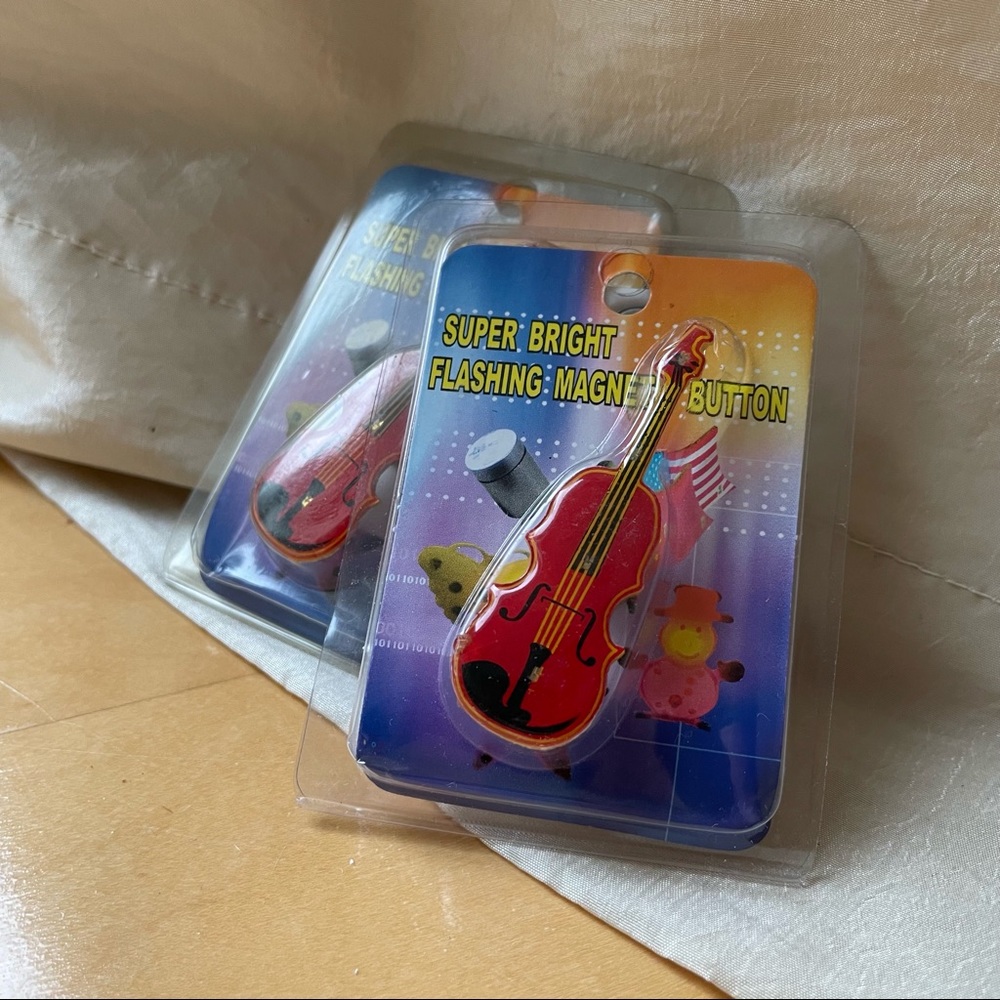 NWT Flashing Magnet Pin; Violin Pin; Music Brooch